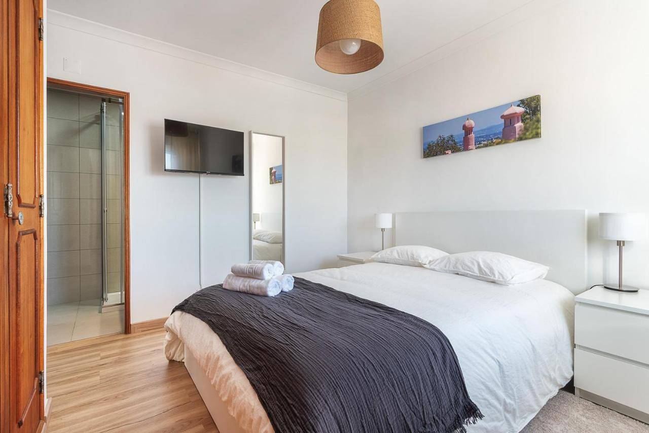 Apartamento inteiro, Hostwise - Spacious & Sunny Flat - Loulé in Loulé, Loulé (São Clemente)