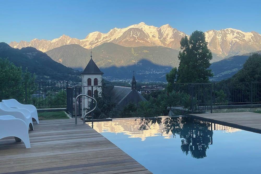 Entire apartment, Un Étage Complet Dans une Tour Médiévale Rénovée au Cœur du Pays du Mont-blanc in Sallanches, Pays du Mont-Blanc