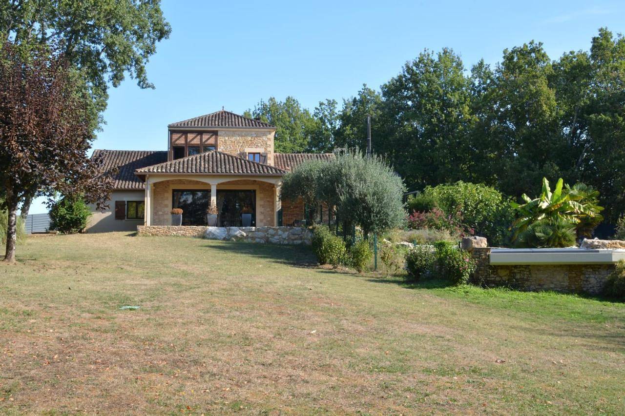 Villa Luna avec piscine dans un parc de 5200M en plein cœur du Périgord Noir in Mauzens-et-Miremont, Périgord Blanc