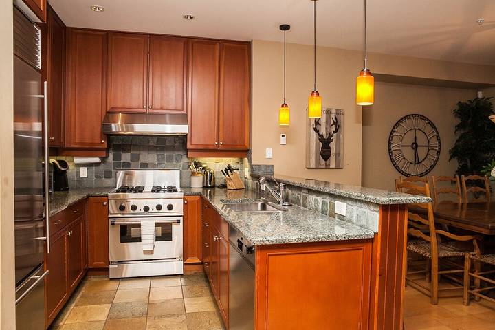 Glamping for 10 people, with balcony and hot tub in Whistler