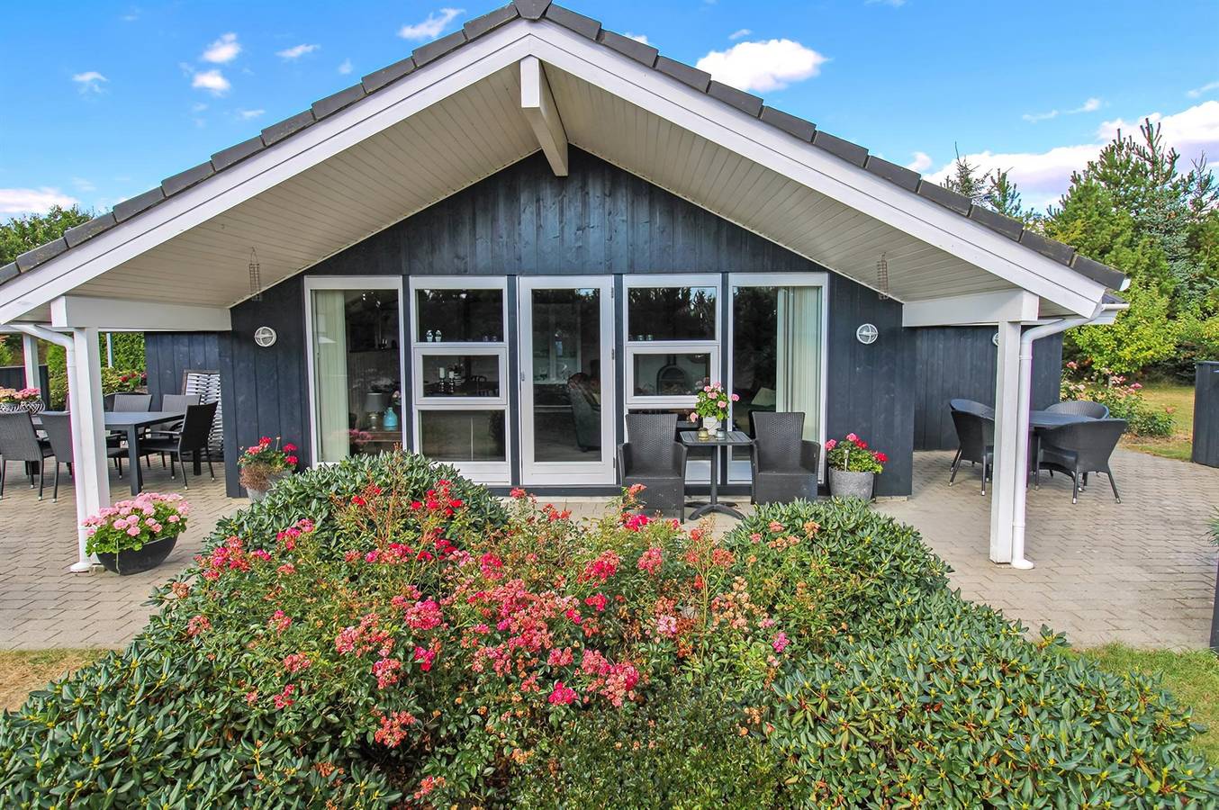 Beautiful home in Oksbøl w/ 4 Bedrooms, Sauna and Wifi in Jegum, Varde Region