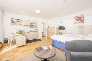 Holiday Apartment for 2 People in Hernals, Vienna, Photo 2