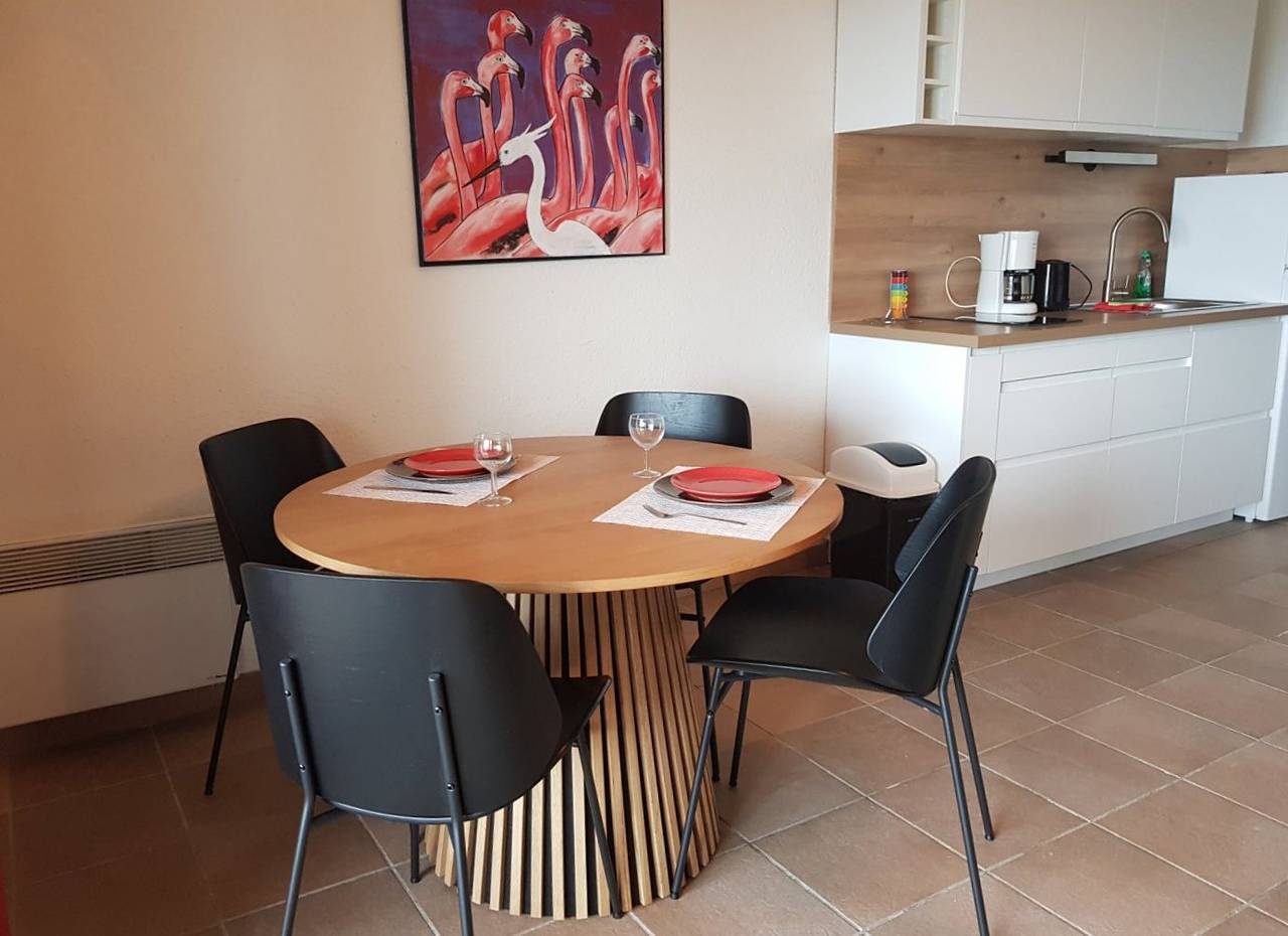 Appartement entier, Appartement 2-4 pers. les pieds dans l’eau, balcon et parking in Saintes-Maries-de-la-Mer, Région d'Arles