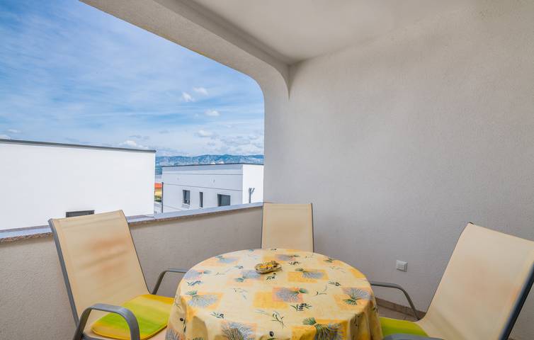 Ferienwohnung für 4 Personen, mit Balkon und Garten in Klimno