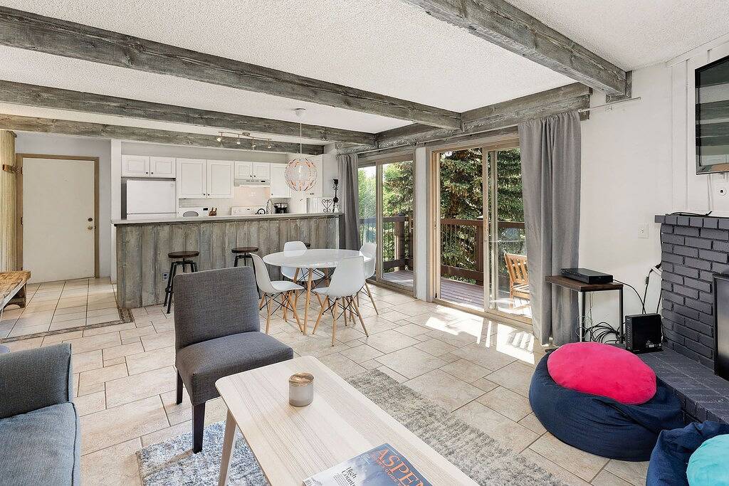 Ganze Wohnung, Brand New Remodel, Gorgeous 2Br 2Ba Mountain Side Condo, Hot Tub, Fireplace, Epi in Snowmass Village, Aspen Snowmass