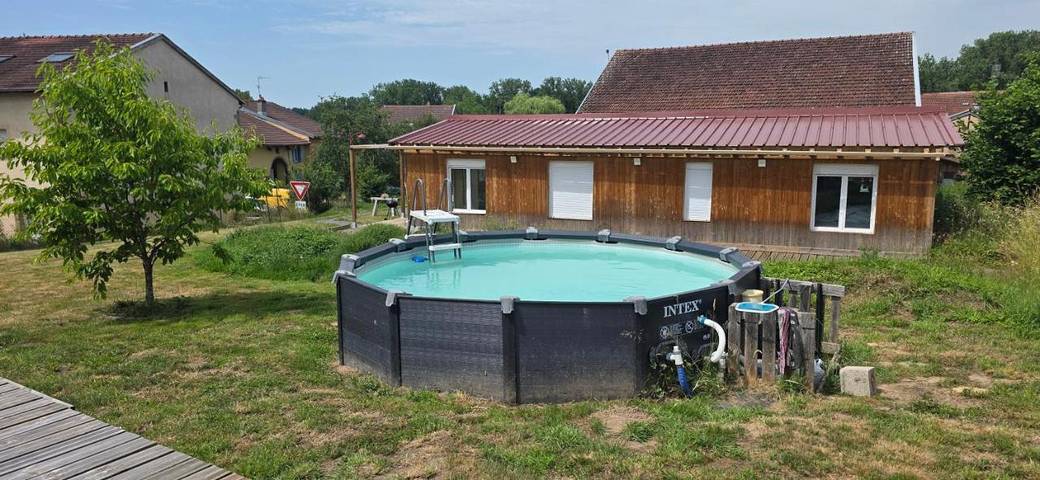 Location de vacances pour 4 personnes, avec piscine et jardin dans Fremifontaine