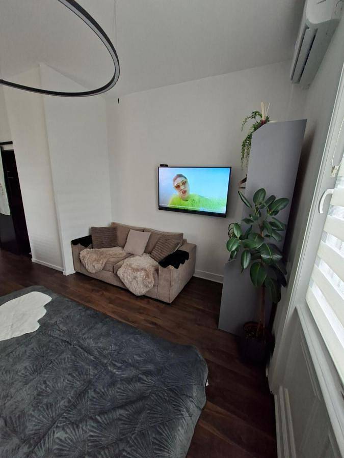 Appartement entier, One-Bedroom Apartment in Saint-Étienne, Parc Naturel Régional du Pilat