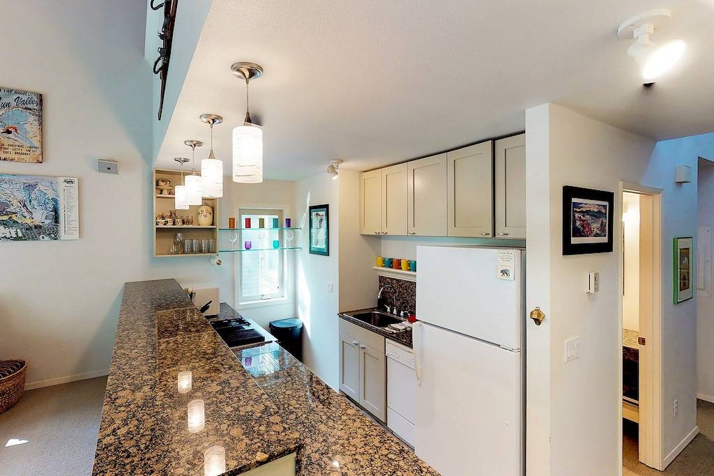 Ganze Wohnung, Neue Auflistung! Voll ausgestattete Wohnung bietet eine großartige Lage in der Nähe von Skifahren und vieles mehr in Girdwood, Anchorage