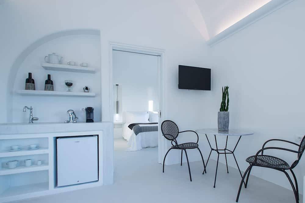 Luxury Santorini Villa | Villa Pori Blanca Master Suite | Private Pool & Stunning Sea View | Near Pori Beach in Santorin