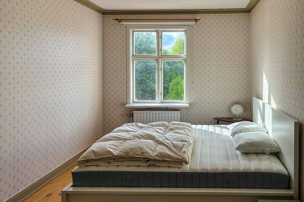 Seegut Hovmantorp – exklusives Ferienhaus am See mit Sauna & Platz für 12 Gäste in Rottnen