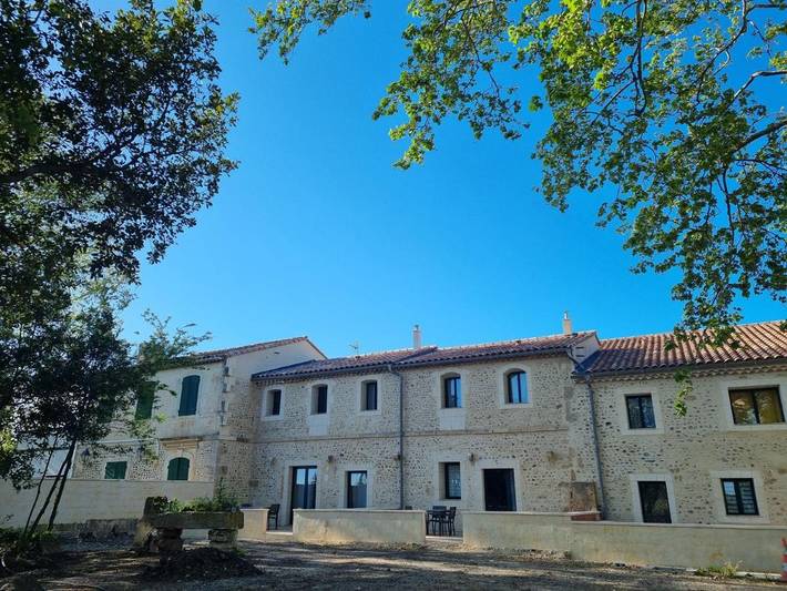 Villa pour 2 personnes, avec Balcon et Jacuzzi ainsi que Terrasse et Jardin à Arles - 2