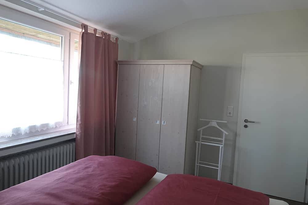 Entire apartment, Vacation w. Landliebeehrsen1, modern, quiet location, parking lot at the apartment, close to the city, Wlan in Bad Salzuflen, Kreis Lippe