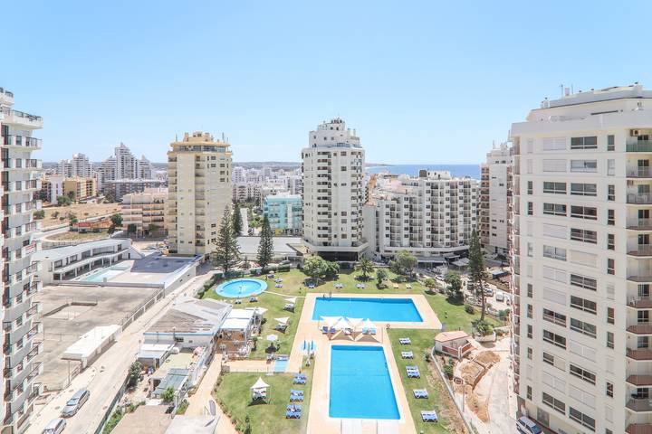 Vakantieappartement voor 4 personen, with balkon and tuin as well as kinderzwembad in Armação de Pera