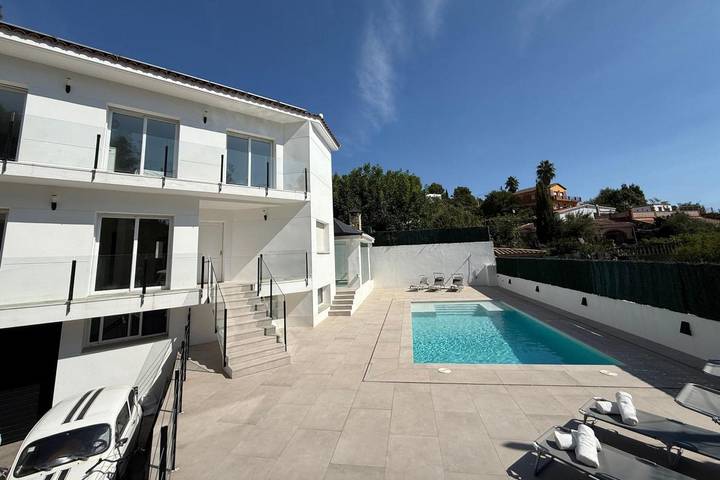 Casa de vacaciones para 8 personas, con jardín y jacuzzi en Corbera de Llobregat