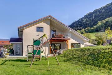 Location De Vacances pour 13 Personnes dans Vougy, Haute-Savoie, Photo 3