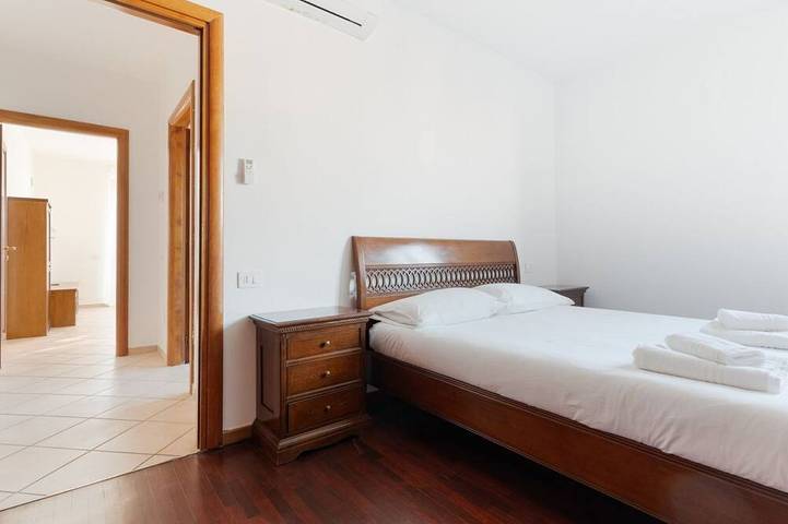 Ganze Wohnung, Cozy 50m2 apartment, perfect for 4 people, located on the 5th floor of a building with lift just 500m from Parco Nord, the largest green area in Milan!At 500m there is the Bruzzano-Parco Nord stop of the S2/S4 suburban train which in just a few stops t in Mailand, Mailand Provinz