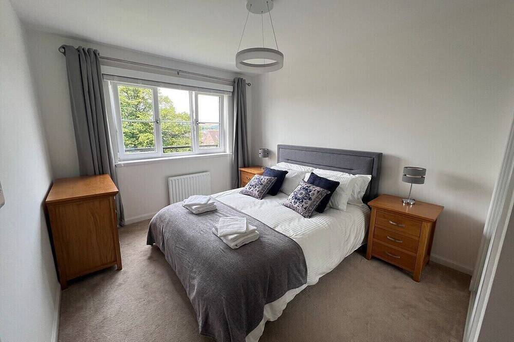 Ganze Wohnung, Apartment-Eigenes Badezimmer-Modern-Parkblick in Renfrewshire