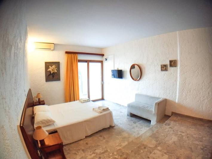Location de vacances pour 2 personnes, avec Balcon ainsi que Terrasse et Jardin dans Selianitika - 4