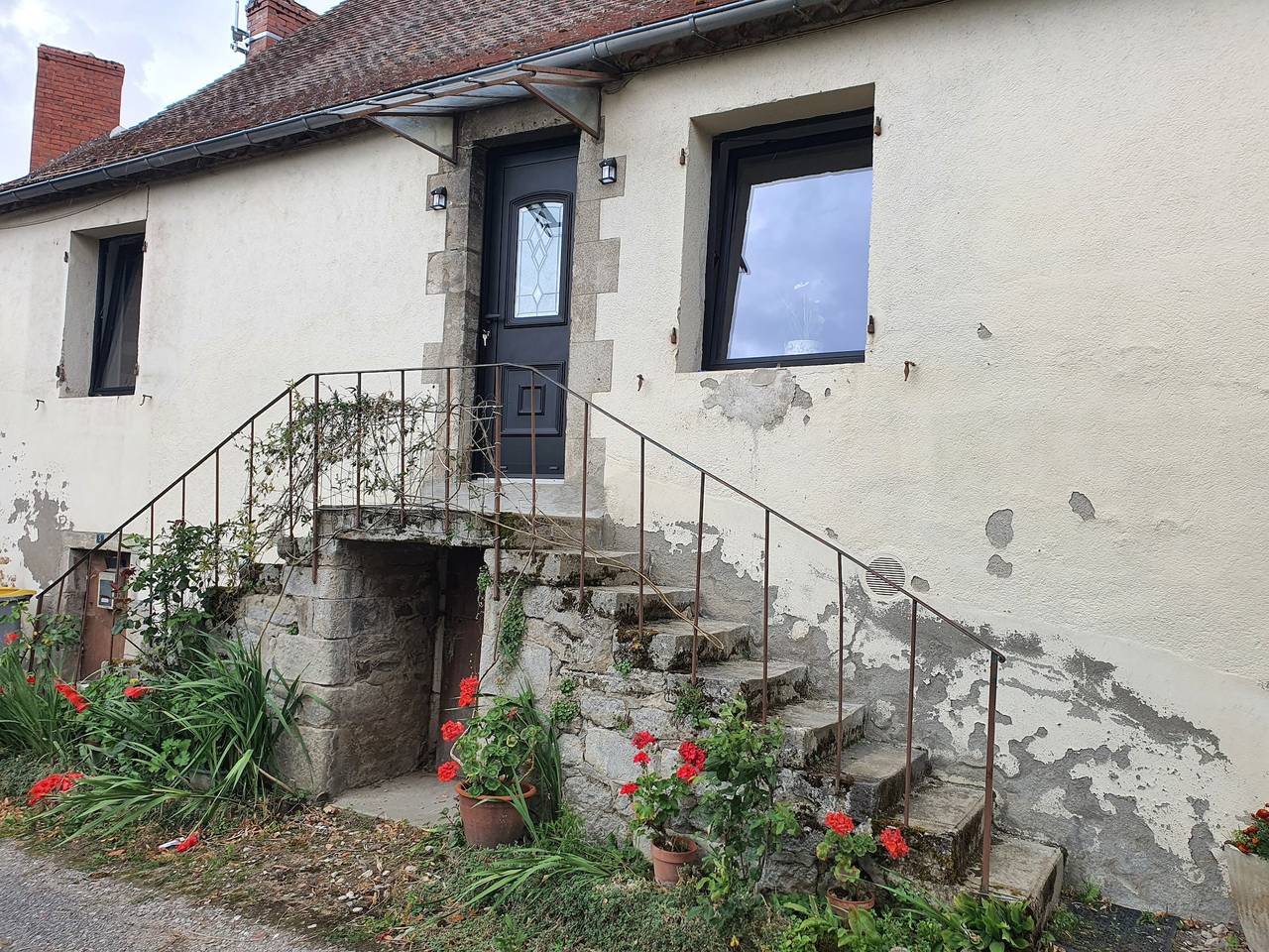Spacious Apartment in a Bourbonnaise Longère Near Château de Bellenaves in Bellenaves, Montluçon region