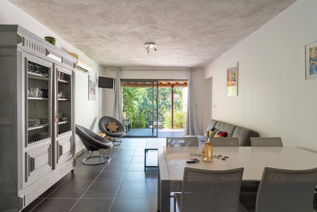 Maison de vacances 'Le Gîte De Tante Berthe' avec vue sur la montagne, piscine privée et Wi-Fi in Camaret-sur-Aigues, Vaucluse