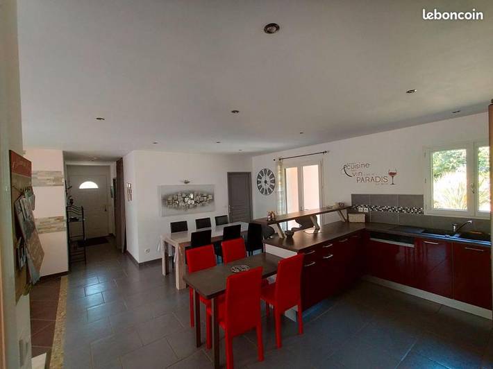 Location de vacances pour 8 personnes, avec vue et jardin, animaux acceptés à Saint-Geniès - 3