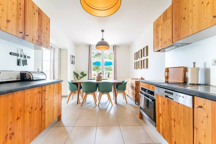 Gîte pour 6 personnes, avec piscine et jardin