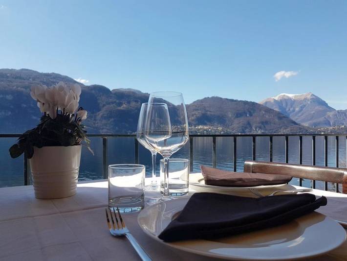 Maison d’hôte pour 2 personnes, avec Balcon et Terrasse ainsi que Jardin et Piscine à Lierna