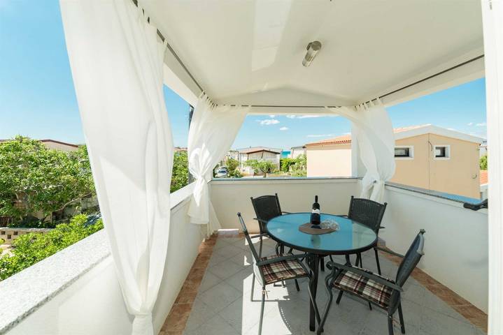 Studio für 3 Personen, mit Balkon/Terrasse und Balkon auf Vir - 2