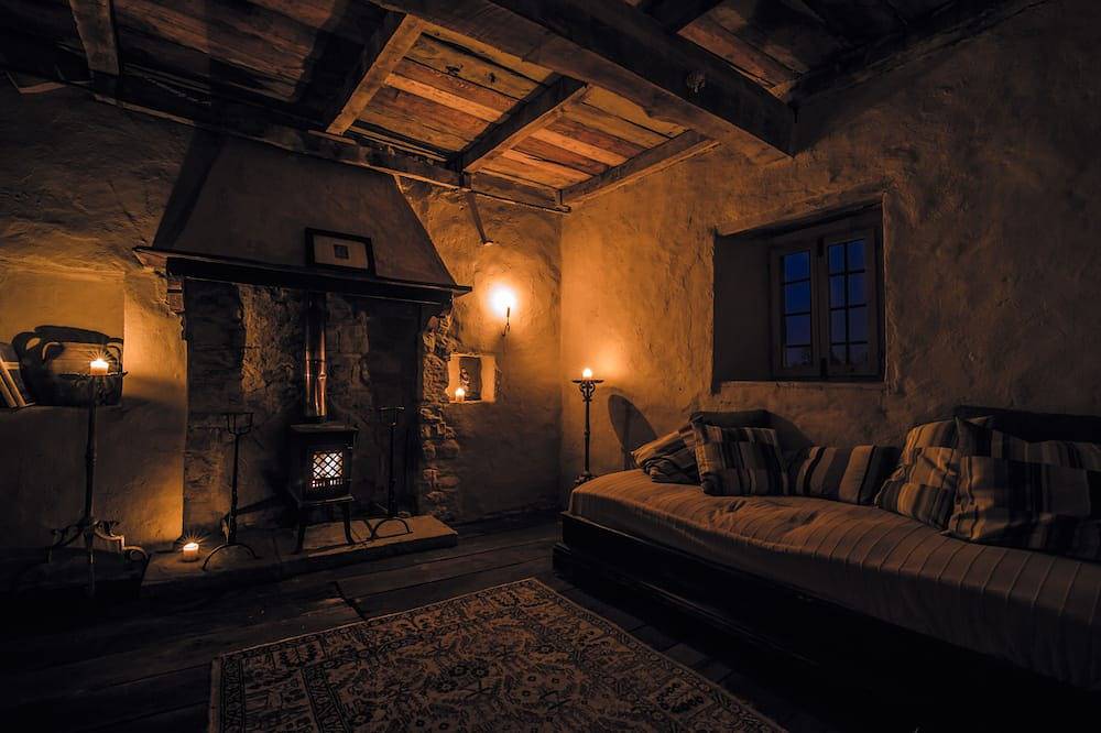 Entire apartment, Tower house Gombola in Polinago, Modena Province