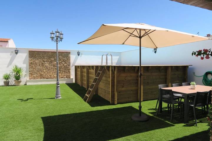 Casa rural para 16 personas, con vistas además de jardín y piscina en Riolobos