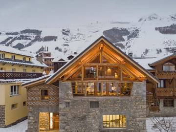 Chalet pour 14 personnes, avec sauna et terrasse, animaux acceptés dans l' Isère