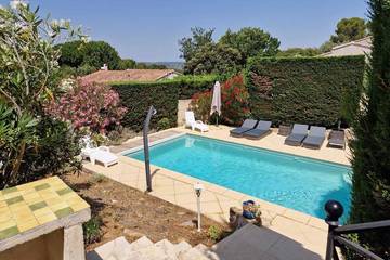 Location de vacances pour 7 personnes, avec jacuzzi et jardin à Connaux