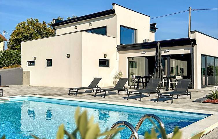 Geräumige 2-Zimmer-Wohnung mit Pool, WLAN und Parkplatz in Kapela, Bjelovar-Bilogora
