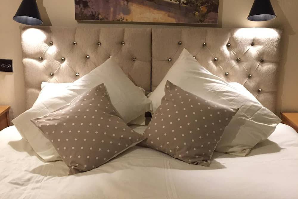 Hermoso granero convertido, capacidad para 16 personas, piscina privada climatizada, cerca de la playa del río. in Châtelus-le-Marcheix, Región de Guéret