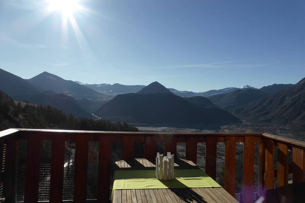Chalet de Charme classé *** Terrasse panoramique entre ciel, montagne et Durance in Théus, Région de Gap