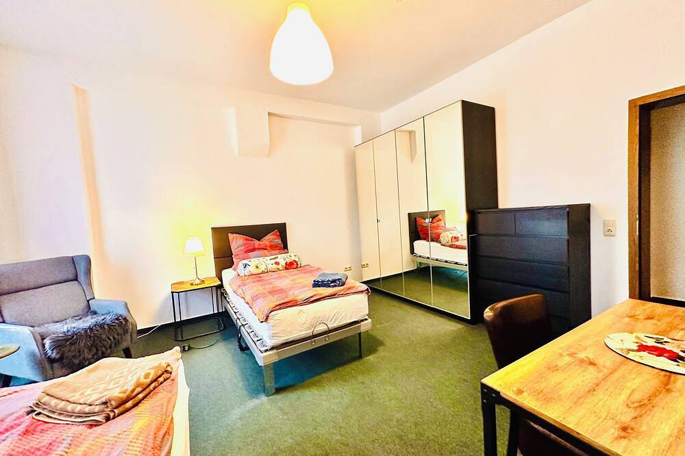 Entire apartment, Favorit Iv apartment 92 Qm 4 rooms 6 beds garden in Halle (Saale), Saale-Unstrut