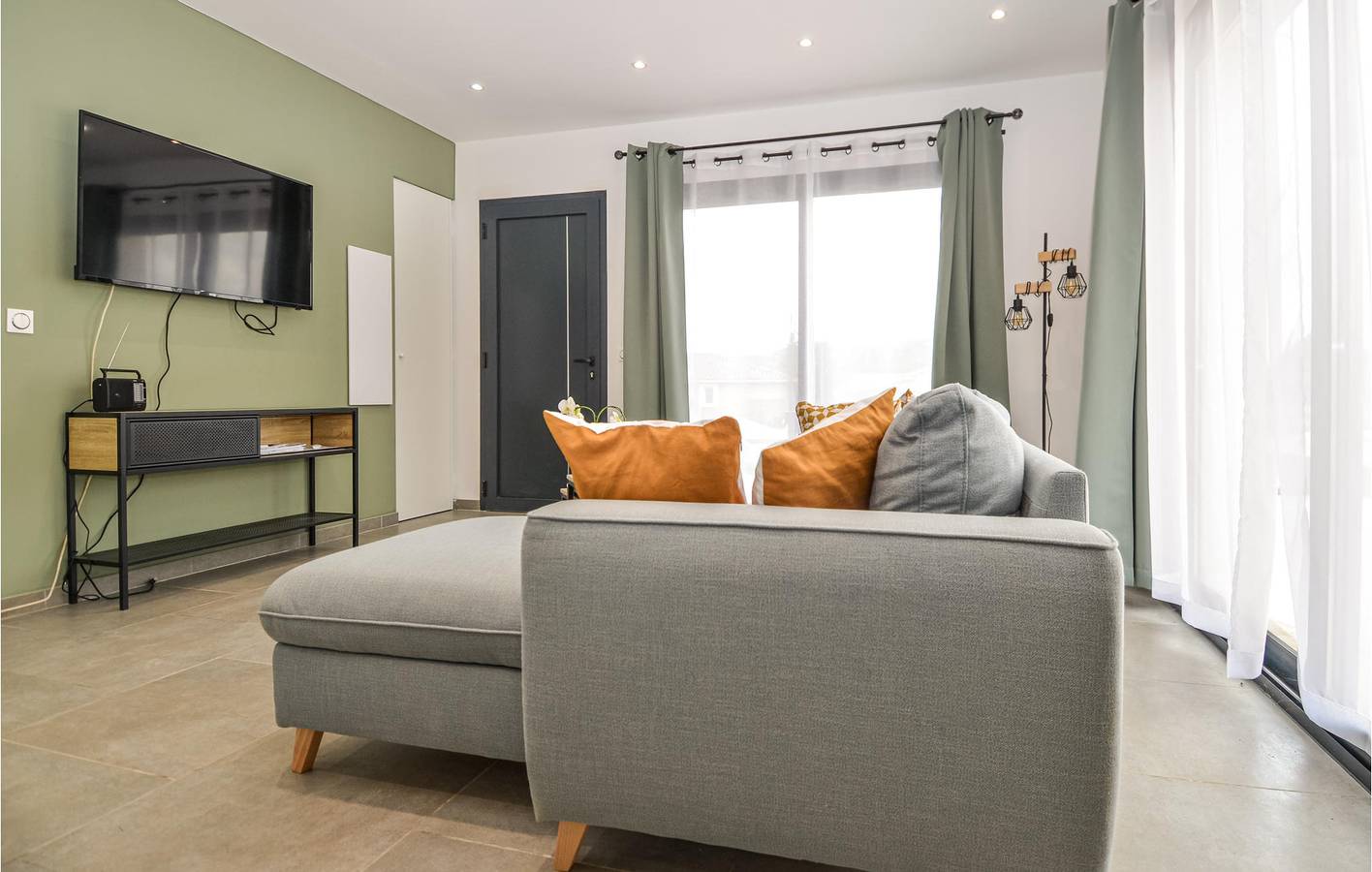 Appartement au bord de la piscine avec parking et WiFi in Vallon-Pont-d'Arc, Ardèche