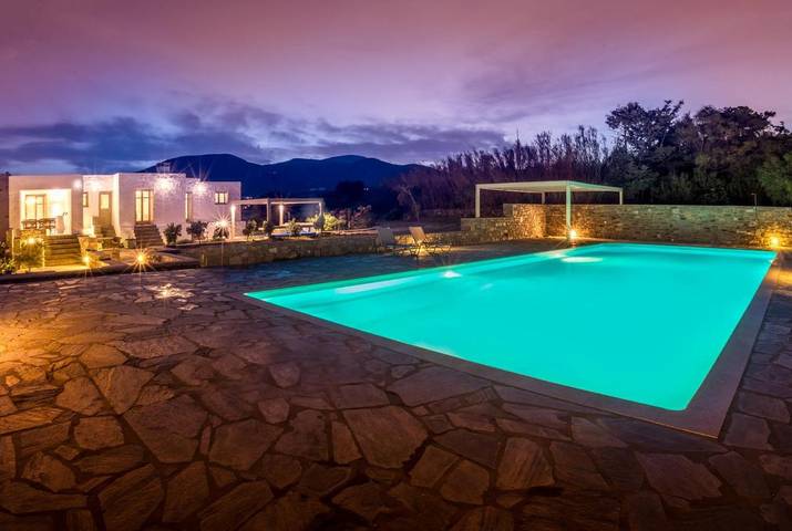 Villa pour 5 personnes, avec vue ainsi que piscine et jardin dans Paros
