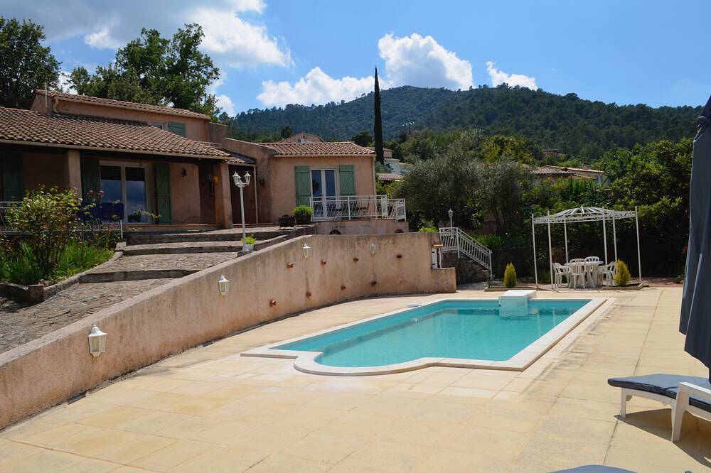 Villa provençale avec piscine et jardin arboré au coeur de la Provence Verte in La Celle (Var), Région de Brignoles