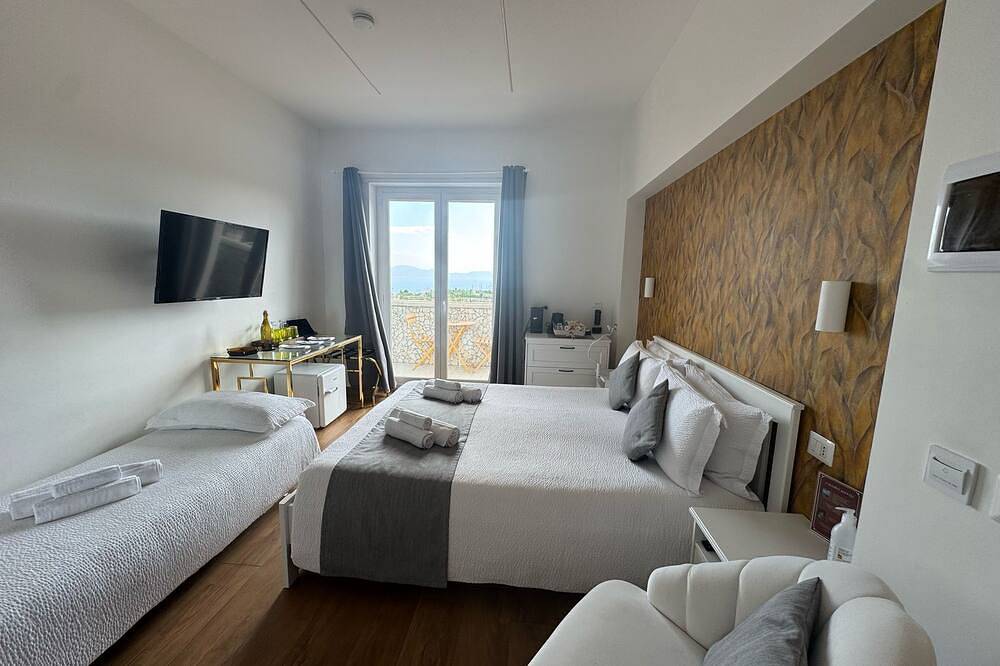 Welcome to our oasis of elegance and comfort enjoy the best of Naples! in Nápoles, Provincia de Nápoles
