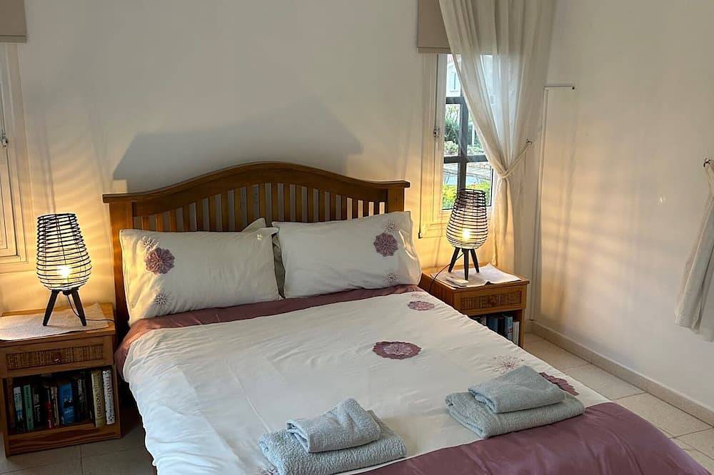 Prachtige villa met privézwembad en volgroeide tuinen in Peyia, Zuid Cyprus