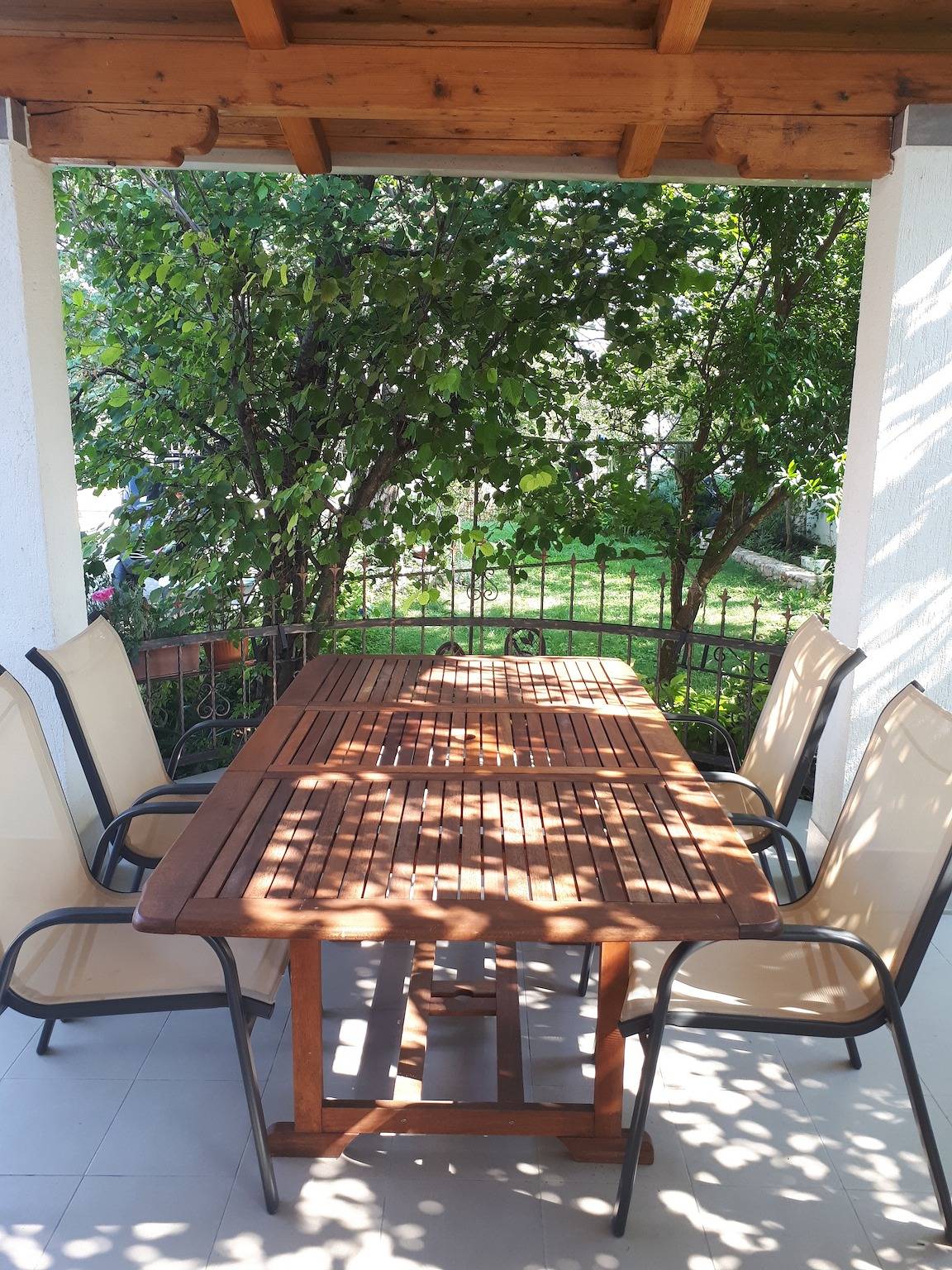 Ganze Wohnung, 2-Zimmer-Ferienwohnung mit Terrasse Starigrad (Paklenica) A-11848-b in Starigrad Paklenica, Starigrad