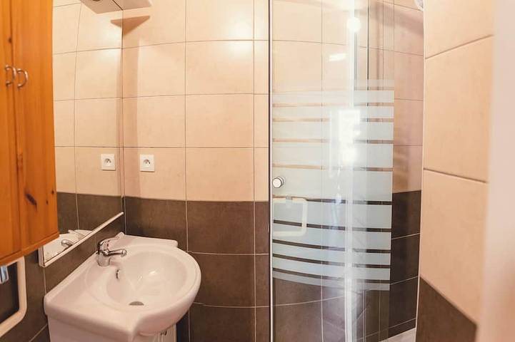 Gîte pour 4 personnes, avec piscine ainsi que jardin et terrasse, animaux acceptés à Asperjoc - 3