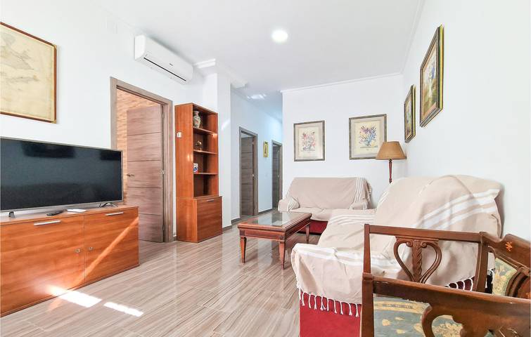 Apartamento vacacional entero, Acogedor apartamento de 90 m2 con terraza, aire acondicionado y playa cerca in Torrevieja Centro, Torrevieja