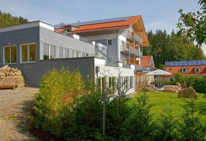 Hotel für 6 Personen, mit Balkon und Terrasse sowie Whirlpool und Garten in Achslach