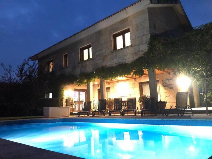 Casa rural para 12 personas, con Balcón y Terraza además de Jardín y Piscina en Baiona
