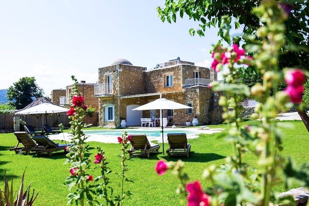  Peacefully Villa beside beside the green Valley of Platanias in Platanias, Region de Chania