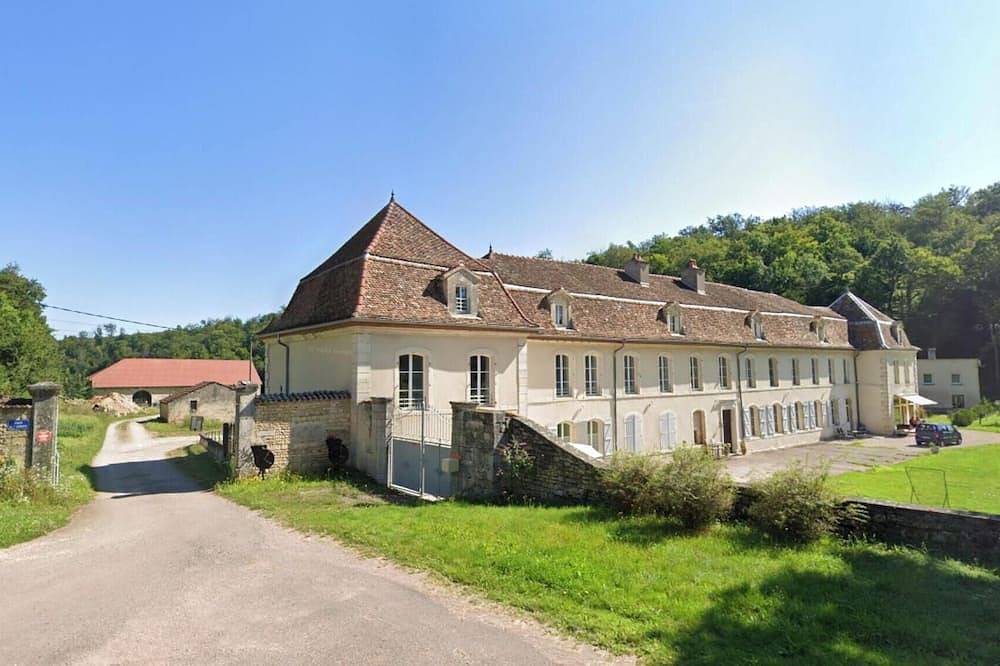 Bed and Breakfast 'Double' met gedeeld terras, privétuin en Wi-Fi in Rollainville, Neufchâteau (Frankrijk)