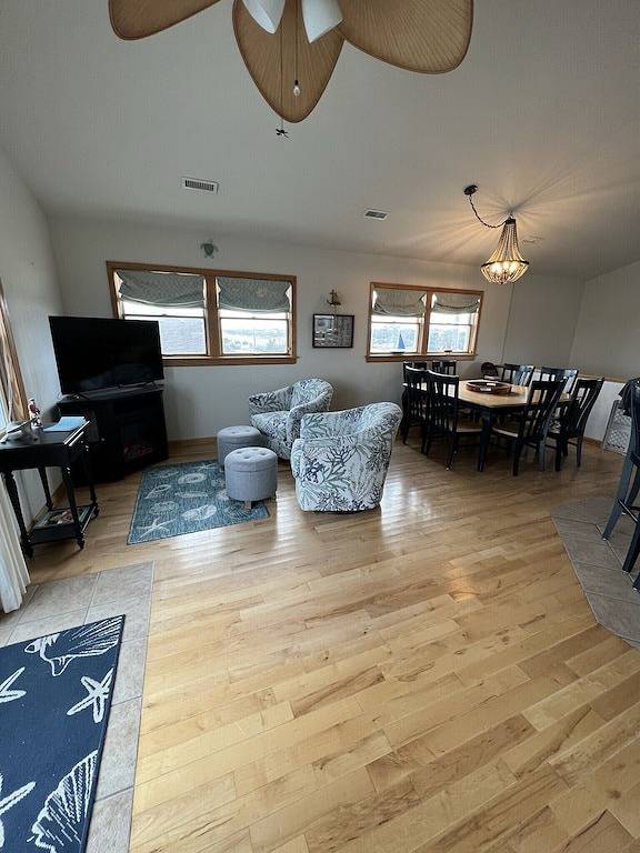 Vacation house for 16 people, with yard and hot tub in Nags Head