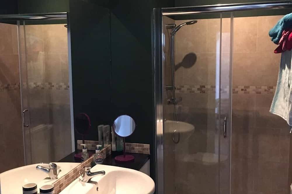 Apartamento entero, Luminoso piso a solo 5mins de estación, comercios y mar. in Hastings, Sussex Oriental